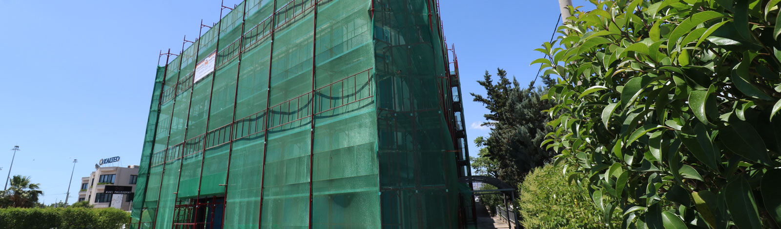 Σκαλωσιά στο έργο Νεόδμητη Εταιρία με Κατάστημα στη Μεταμόρφωση